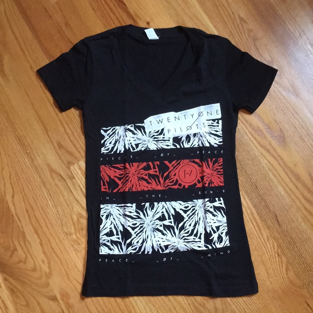V-Neck Twenty One Pilots Graphic Tee